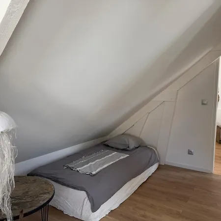 Maison Semi Individuelle Avec Jardin *